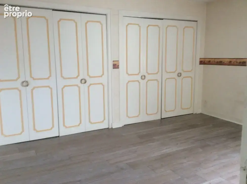 Situé au coeur de Beaumont en Véron local commercial comprenant une boutique et arrière boutique de 28m2, labo - photo 8