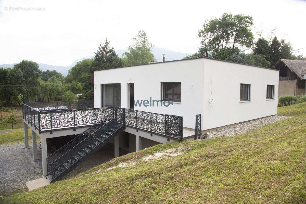 Maison à CHATEAUNEUF