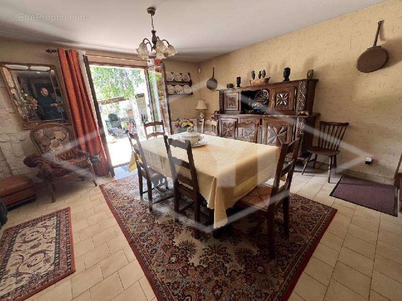 Maison à COMBS-LA-VILLE