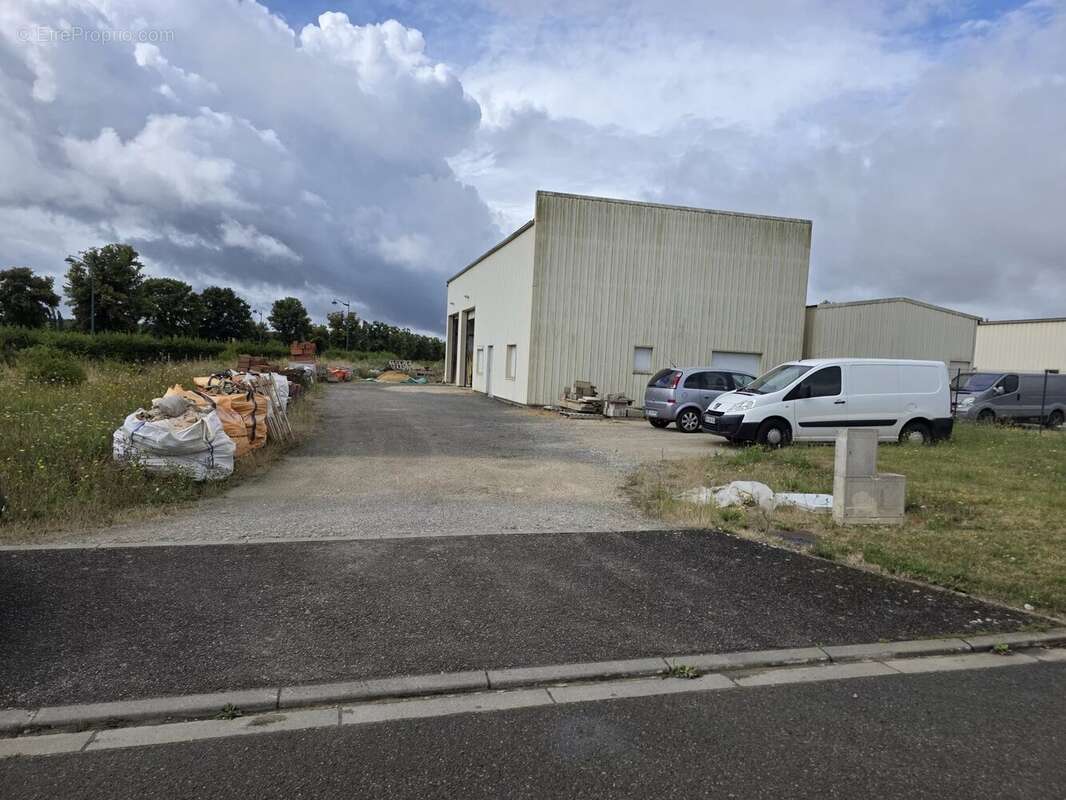 Local professionnel avec garage utilitaire - accès rapide  N12 - photo 3