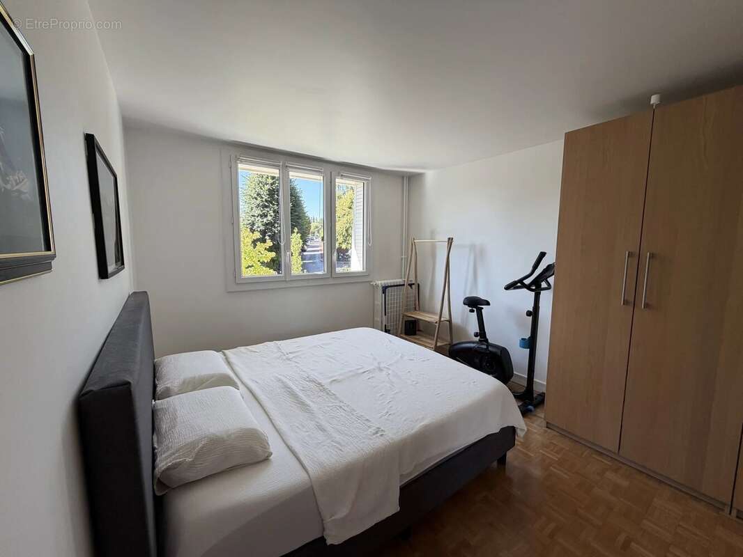 Bougival — Appartement T3/T4 - Refait à neuf -  Résidence avec PISCINE -DPE : C / C - photo 8