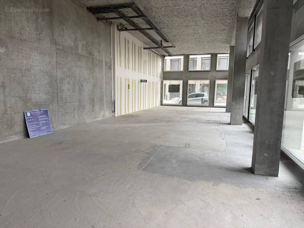 Commerce à LE PONT-DE-CLAIX