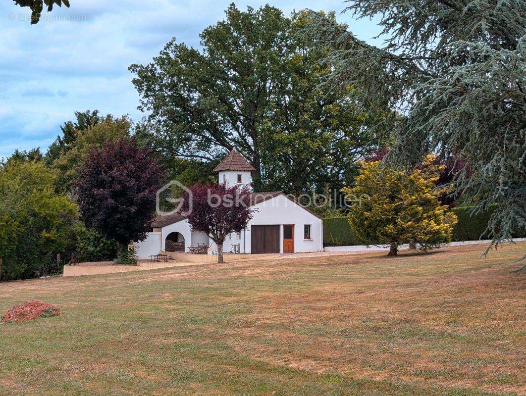 Demeure familiale de 171 m², dépendances et chapelle sur un parc de 5100 m² - photo 27