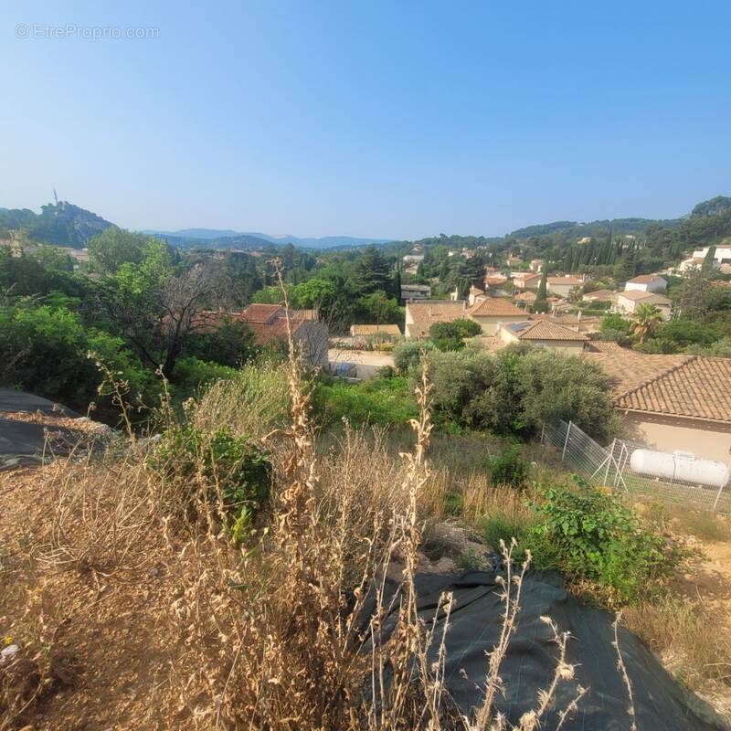 Terrain à ROQUEVAIRE