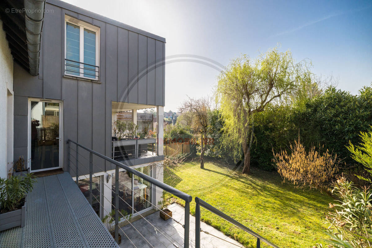 Maison à VERNEUIL-SUR-SEINE