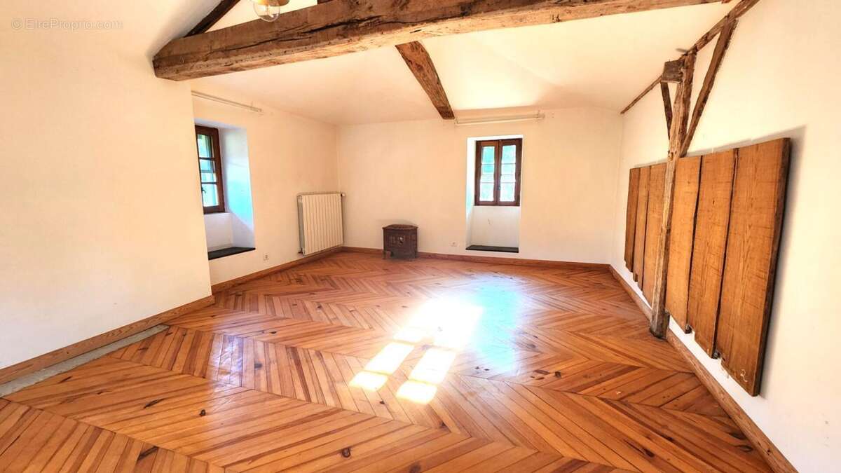 Maison en Pierre 280m² - Terrain 20 317 m² - Dépendances - PISCINE - photo 6