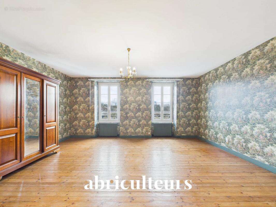 Maison de Maître au coeur du centre ville en vente à Jarnac (16200) - photo 17