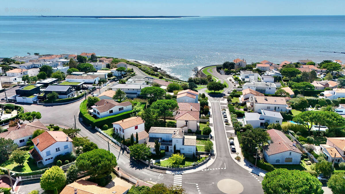 Maison à VAUX-SUR-MER