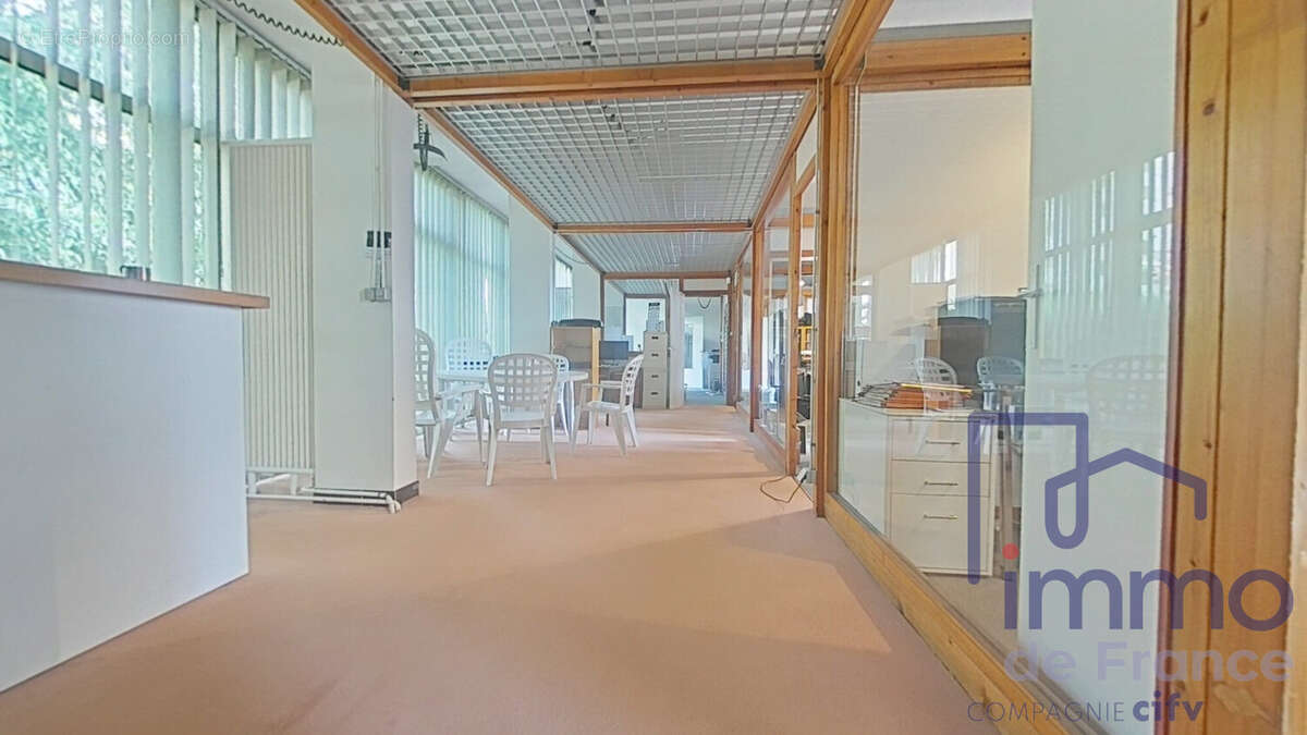 Commerce 240 m² à Saint-Etienne  - photo 4