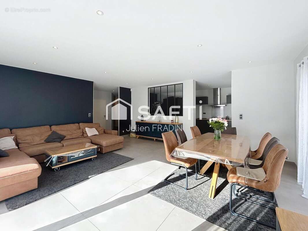 Photo 2 - Maison à SAINT-JULIEN-DE-CONCELLES