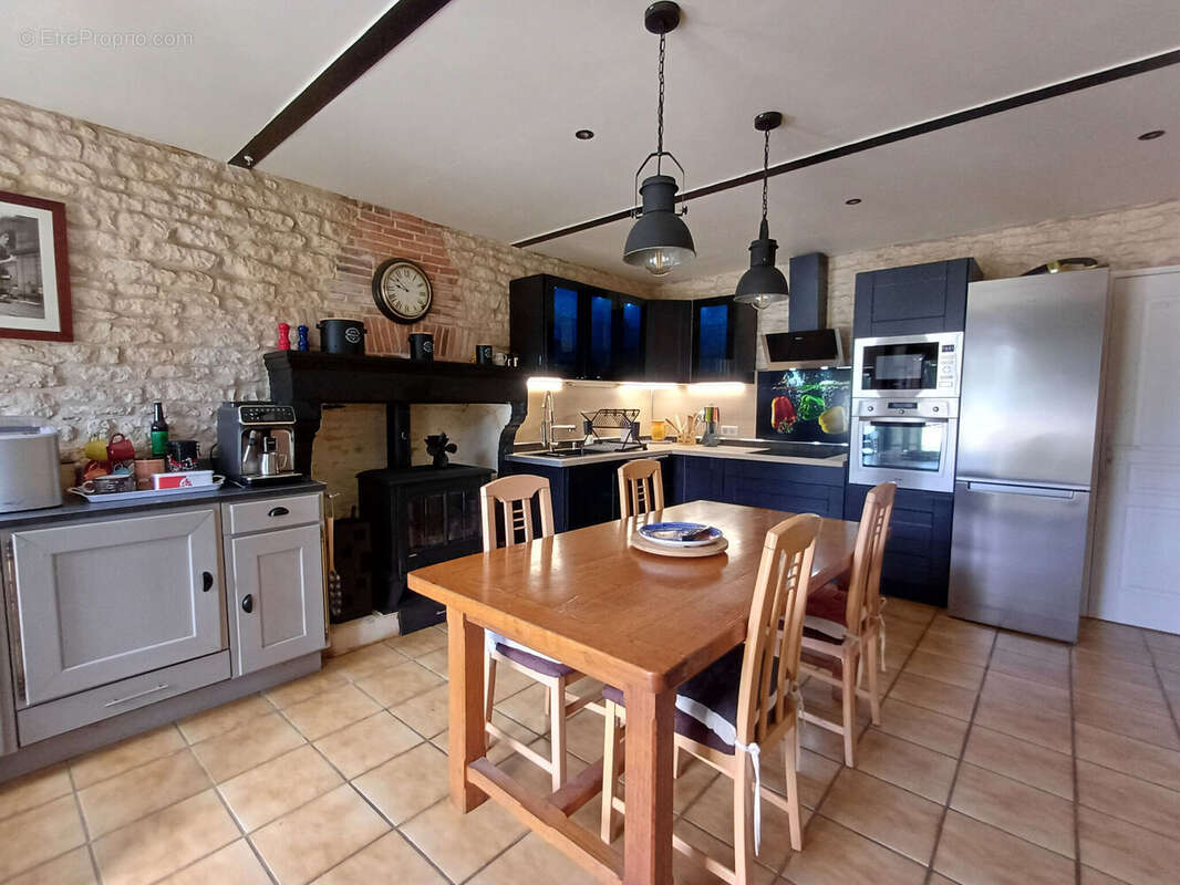 Maison 168 m² à Petosse  - photo 2