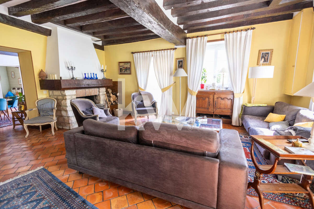 Maison 253 m² à Trainou  - photo 7