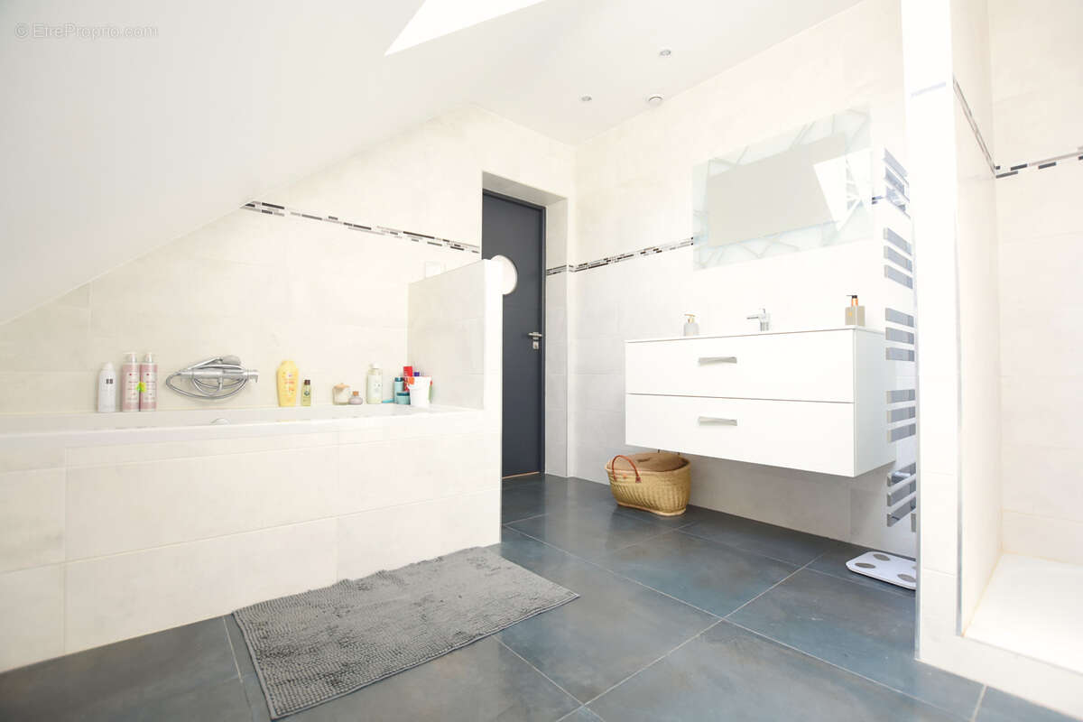 Maison à LES ESSARTS-LE-ROI