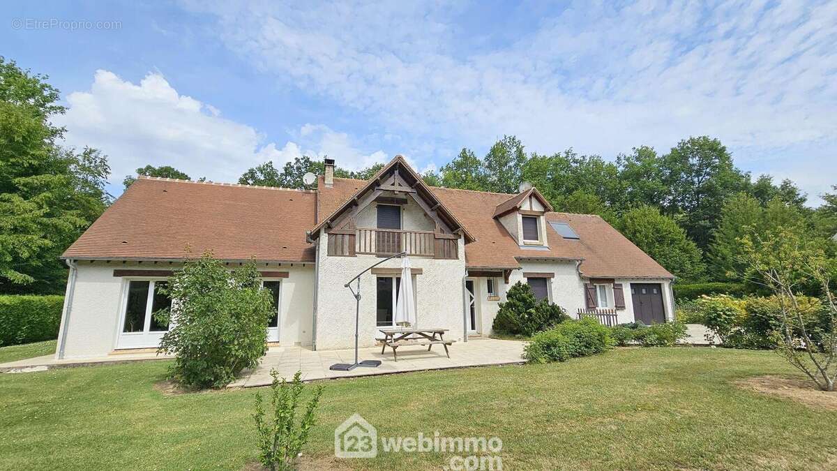 Venez découvrir cette belle maison de 178 m² ..