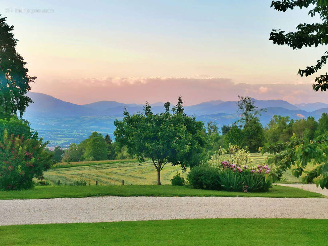 Maison à LA ROCHE-SUR-FORON