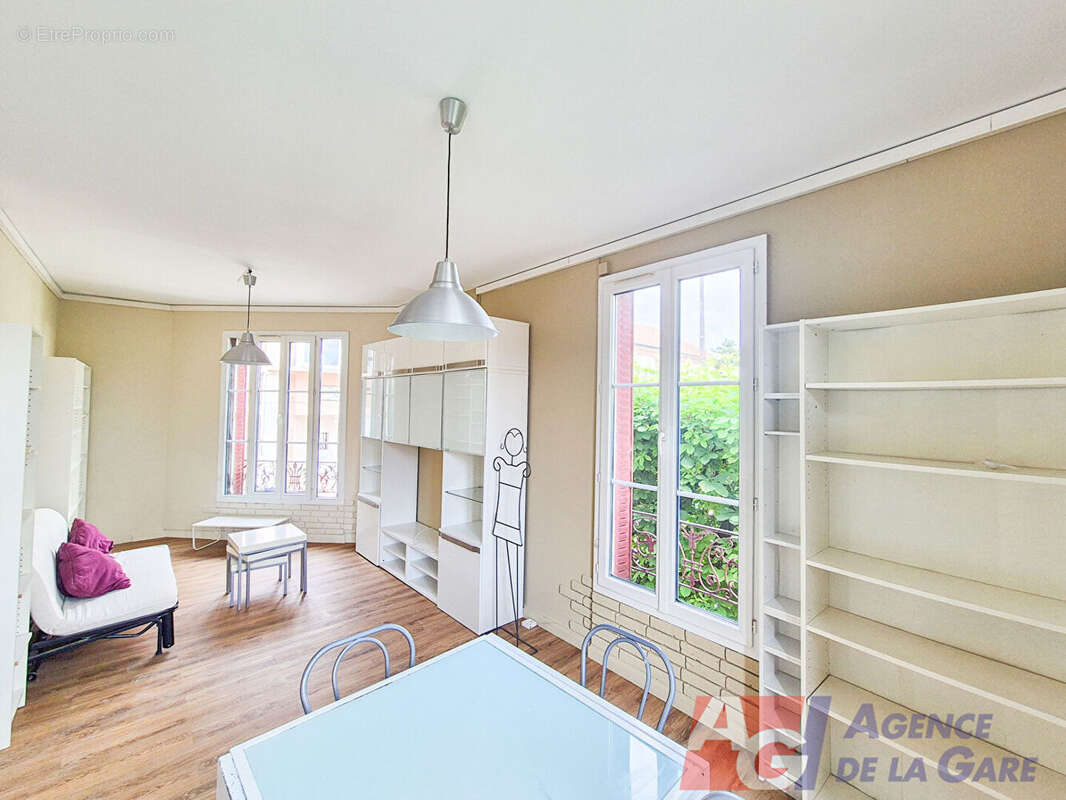 Appartement à SARTROUVILLE