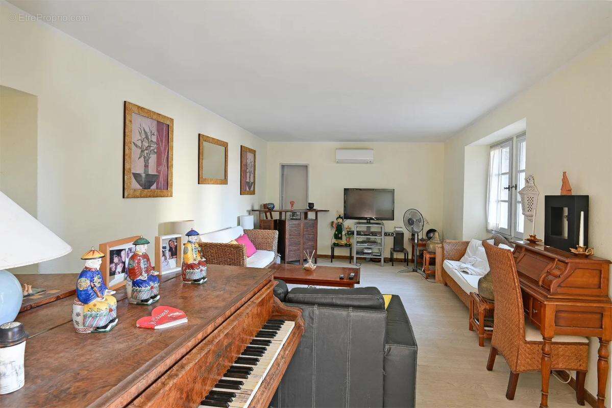 Maison de 12 pièces de 231 m² à Saint-Jean-de-Ceyrargues - photo 6