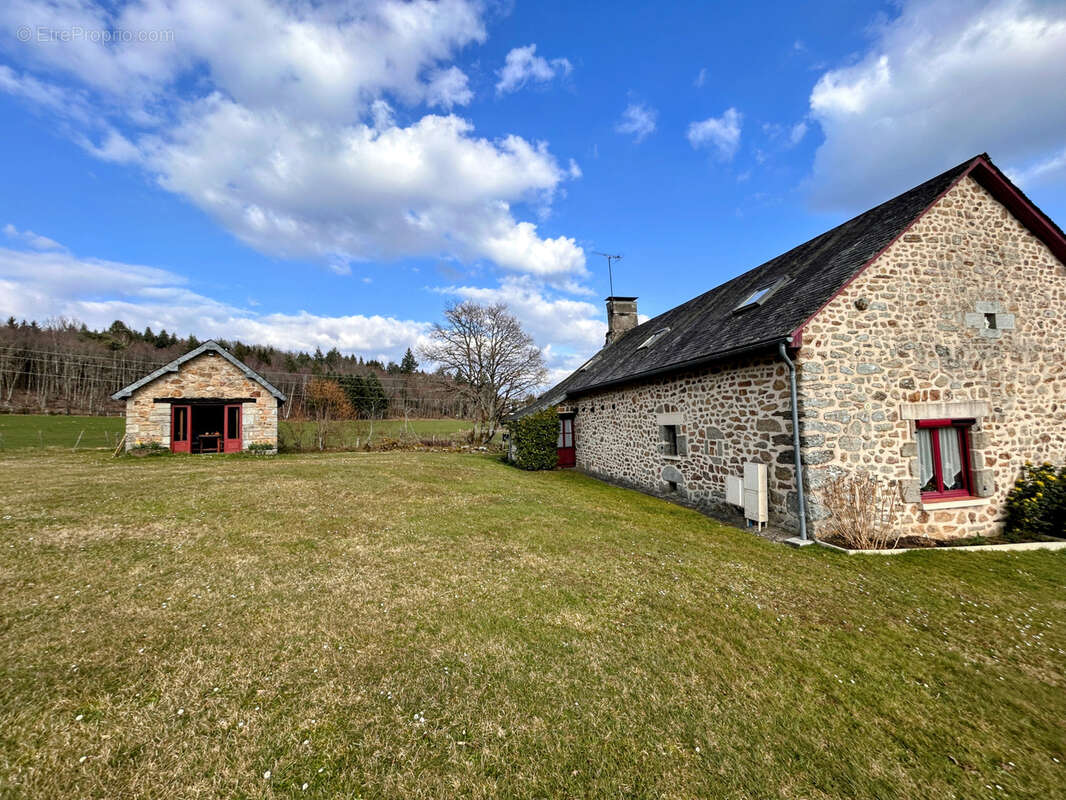 Maison à NEUVIC