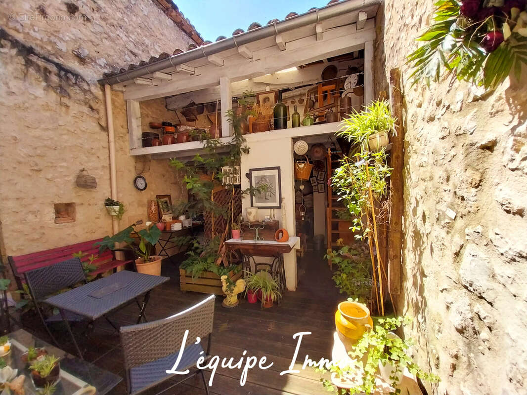 Maison à MAUVEZIN