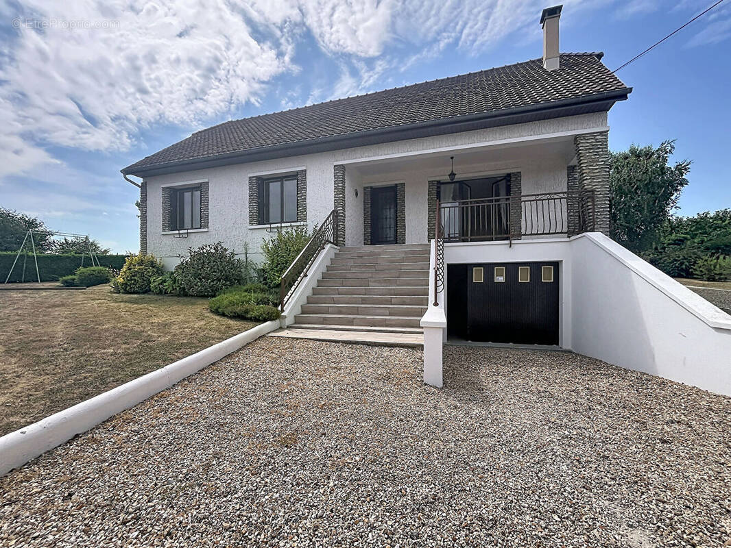 Maison à SAINT-PIERRE-LA-GARENNE