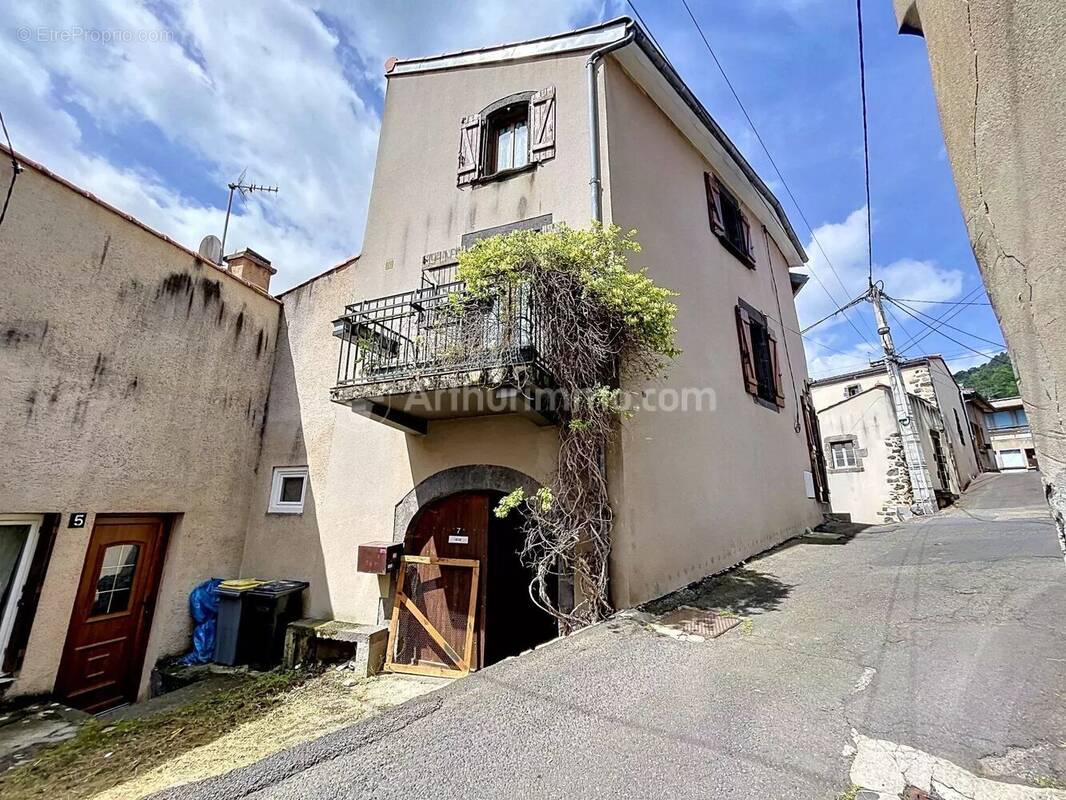 Maison à CEYRAT