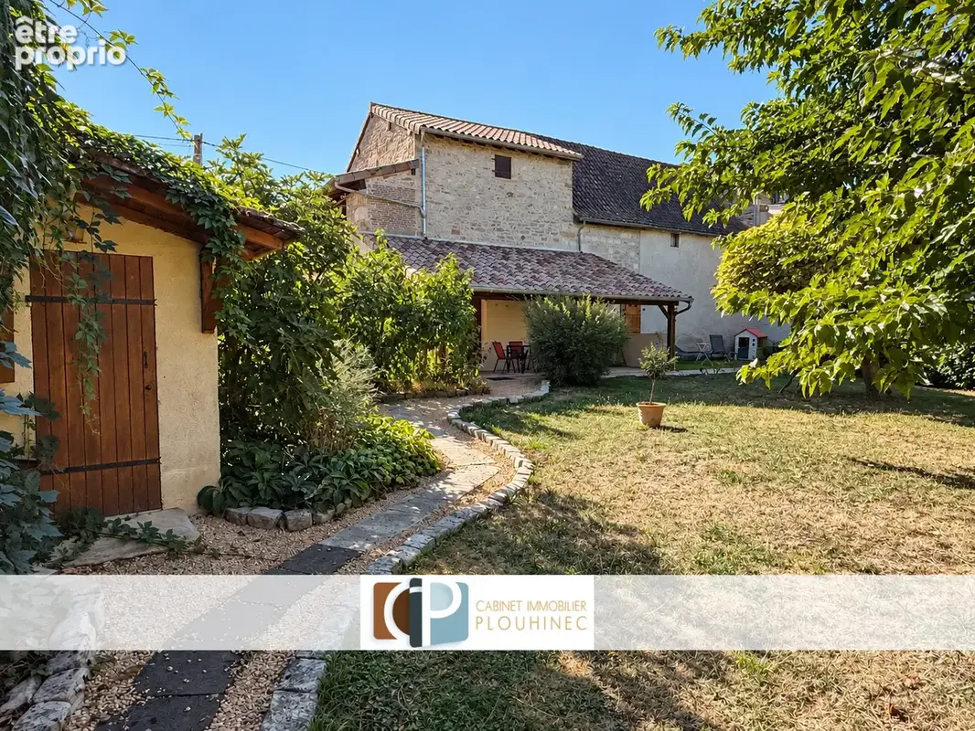 Sancé   Maison ancienne entièrement rénovée avec jardin arboré - photo 2