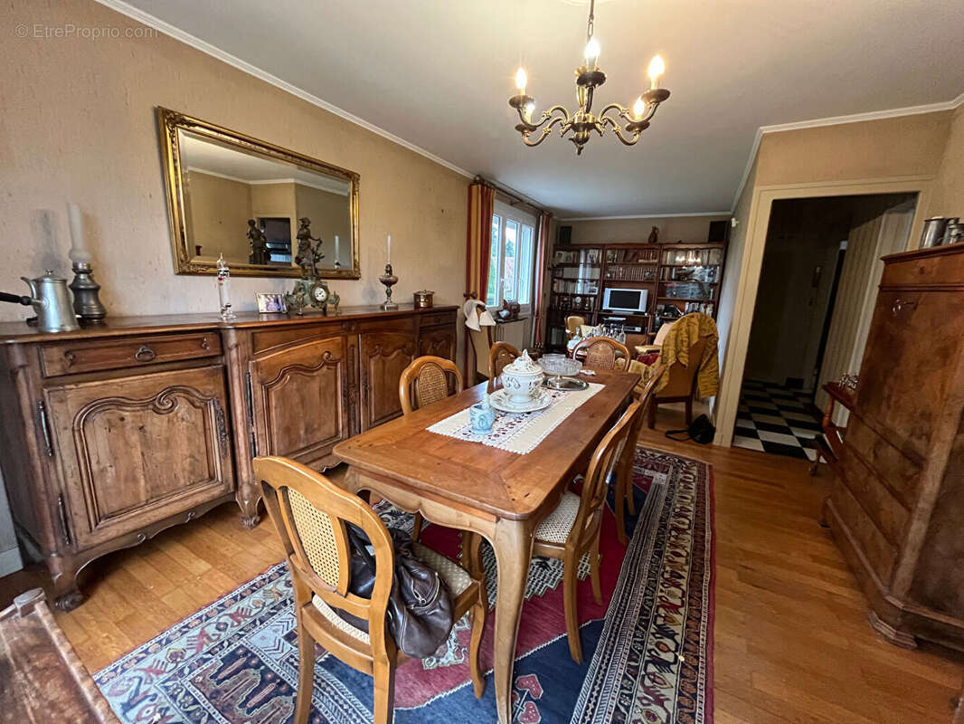 Maison à SELLES-SAINT-DENIS