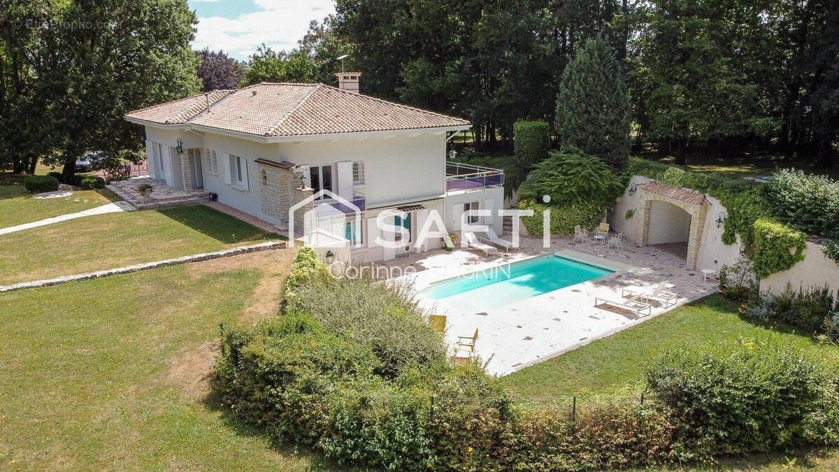 Photo 1 - Maison à BARBEZIEUX-SAINT-HILAIRE