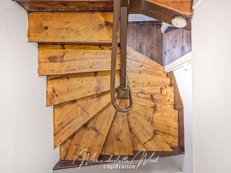 Maison à BAGE-LE-CHATEL