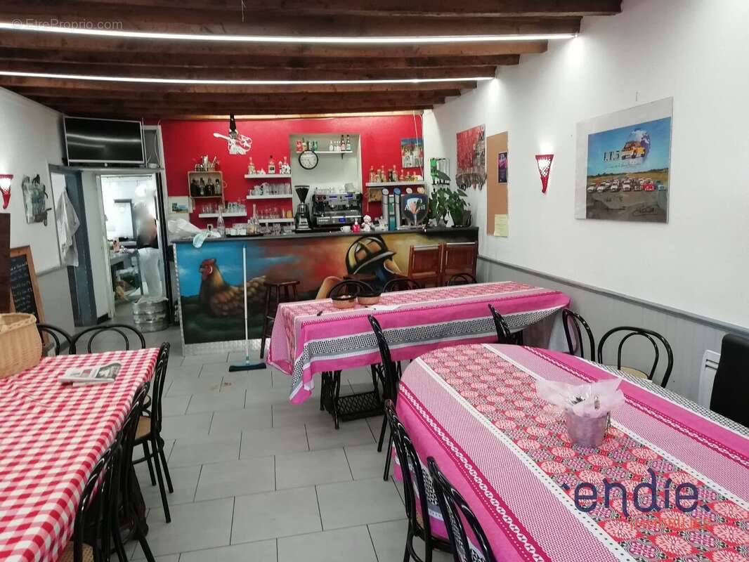 Immeuble de rapport! plein centre ville :bar et restaurant avec locataire occupant!! - photo 2