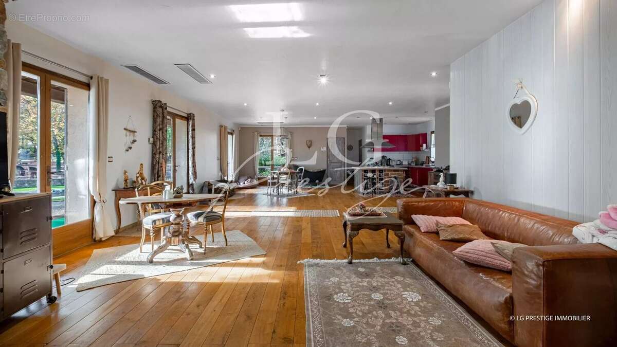 Maison à TOURRETTES