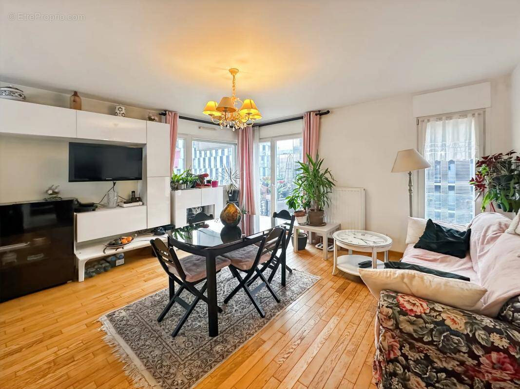 Appartement à PARIS-19E