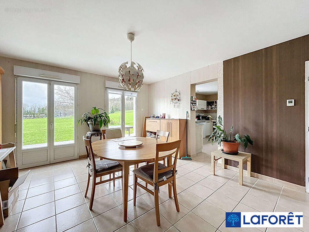 Maison à IS-SUR-TILLE