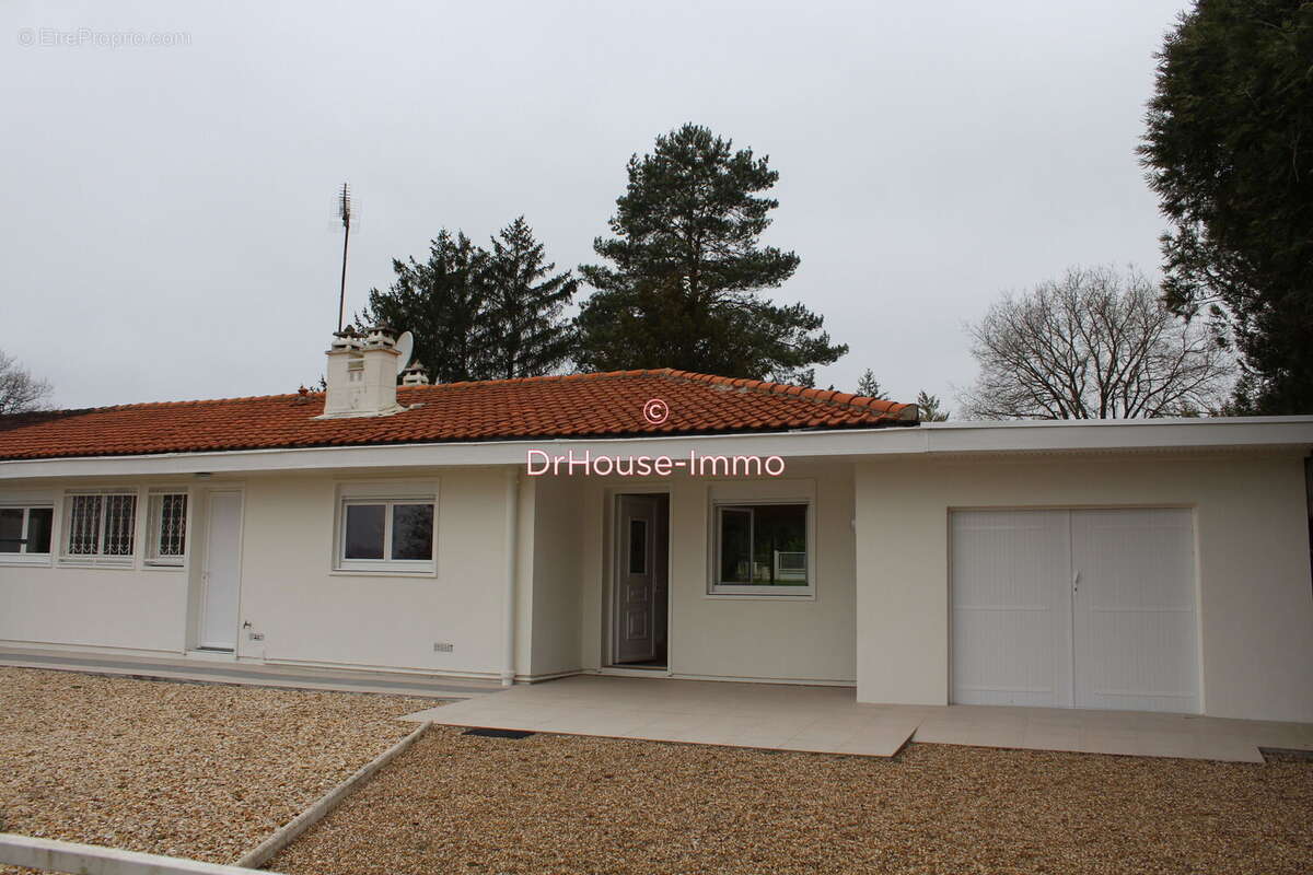 Maison à MORNAC
