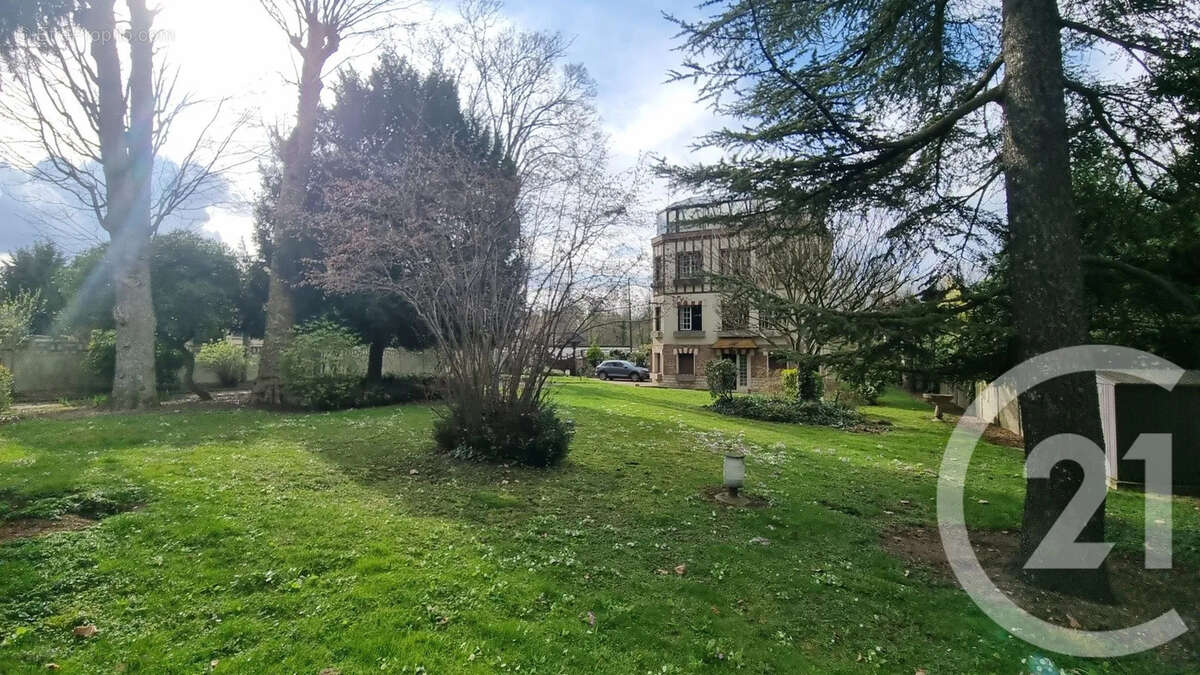 Maison à SAINT-MAUR-DES-FOSSES