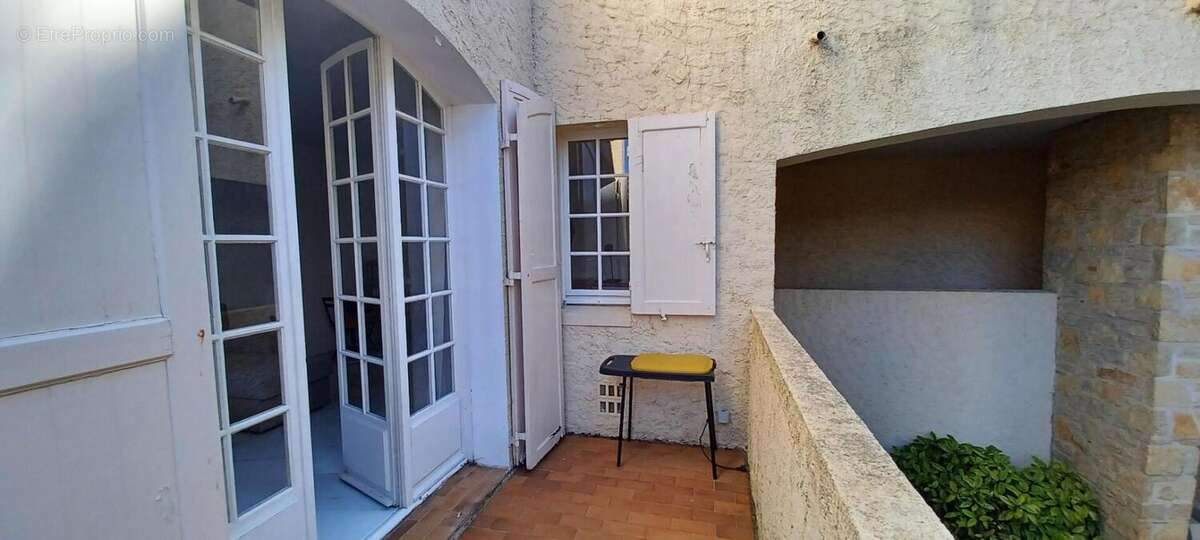 Appartement à SAINT-CYR-SUR-MER
