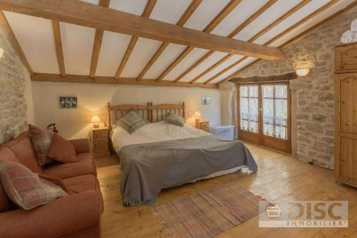 Charmante maison en pierre avec piscine et jardin privé de 2 450 m² - photo 9