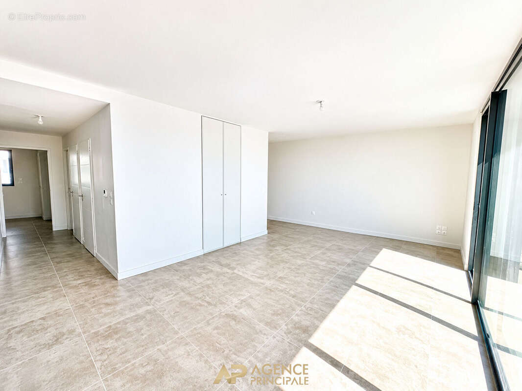 Appartement T4 / Terrasse / Parking / Cave - proche mer - La Rochelle - photo 4