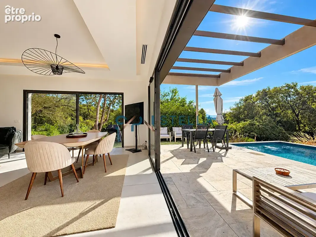 Villa de standing -135 m²  - Prestations raffinées, piscine et intimité absolue - photo 2