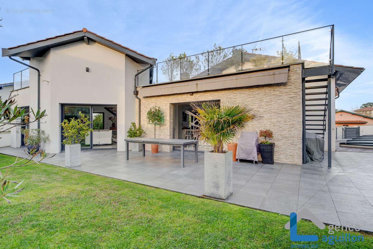 Maison de type 6 pieces hauteur plage piscine et garage - photo 33