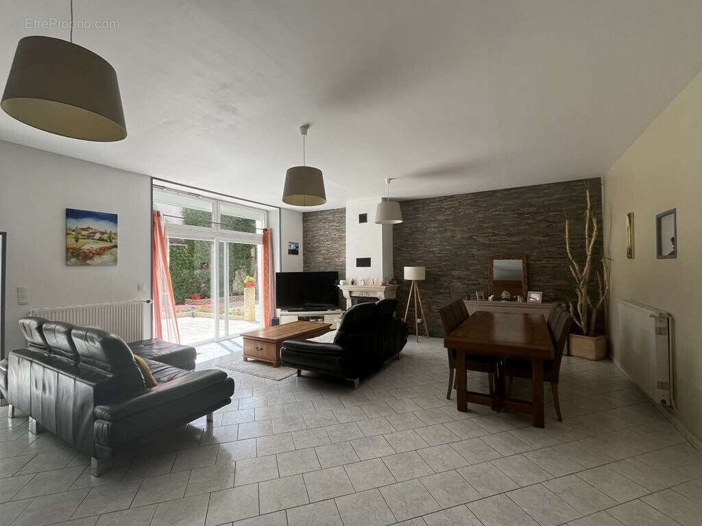 Maison à BRIENON-SUR-ARMANCON