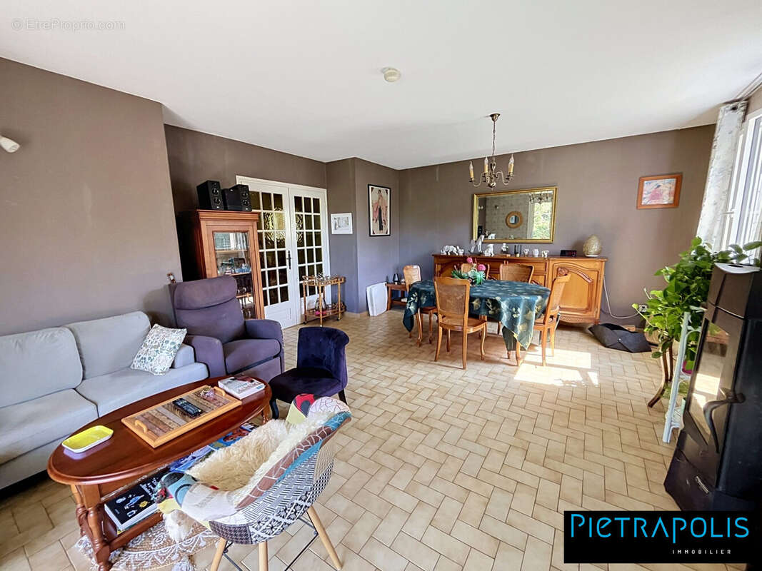 Maison 89 m² à Saint-Genis-Laval  - photo 5