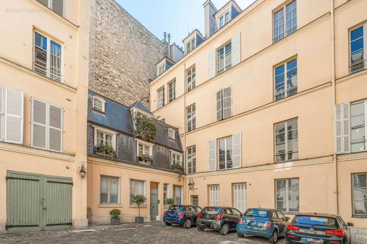 Appartement à PARIS-8E