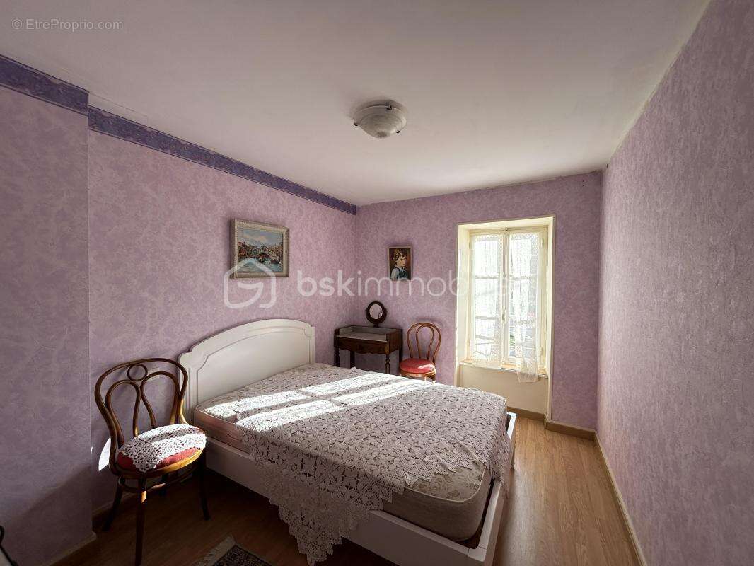 Maison à VERNET-LA-VARENNE