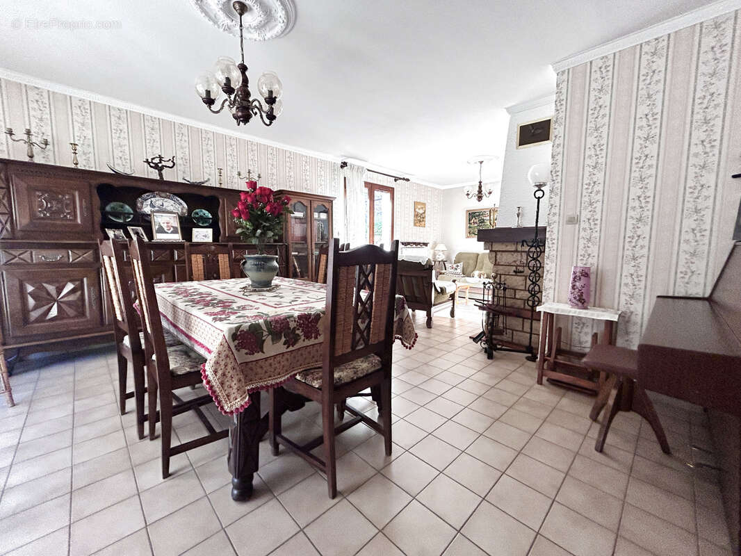 Maison à BEZ-ET-ESPARON