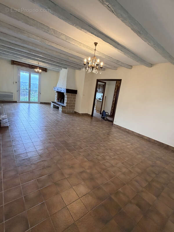 Maison à ALLASSAC