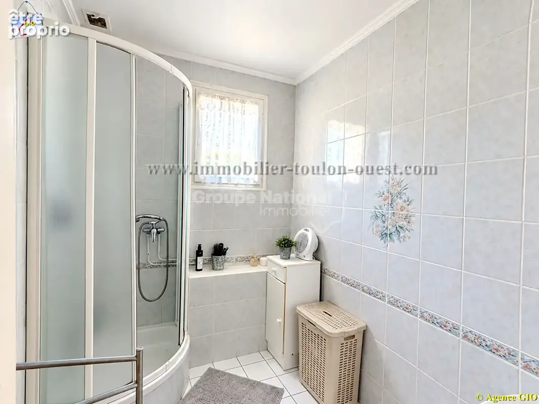 Maison de ville - signes -  type 6 de 100 m2 environ  sur 2 niveaux - photo 6