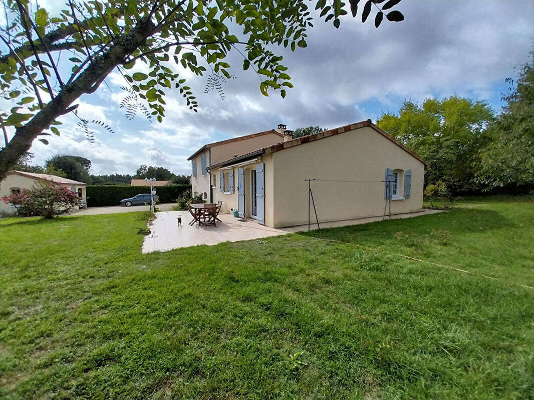 Maison à NOUAILLE-MAUPERTUIS