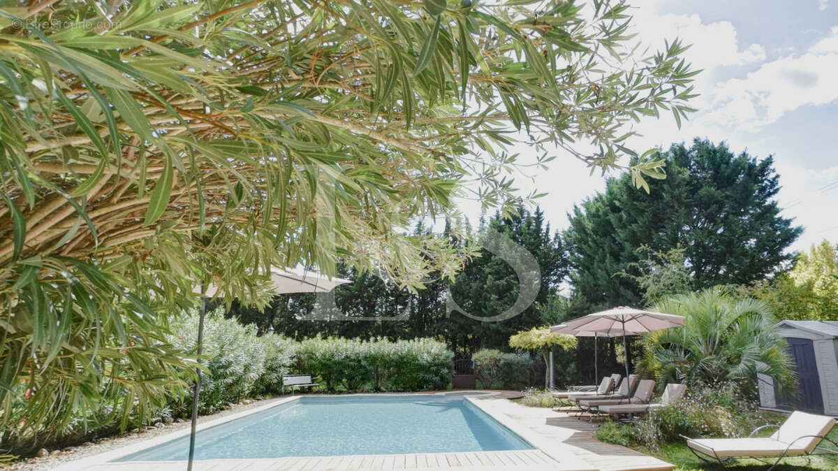 Maison à L'ISLE-SUR-LA-SORGUE