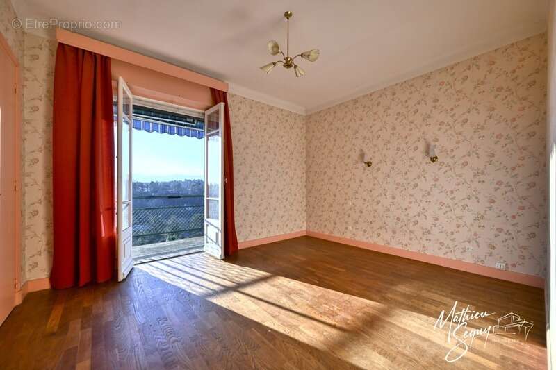 Appartement à CHARBONNIERES-LES-BAINS